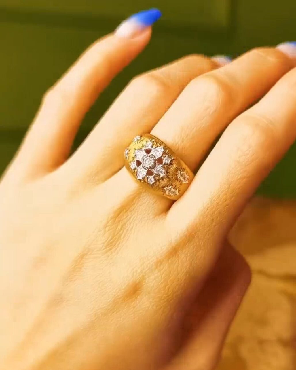 Florentine Finish Diamond Flower Ring - 18k Gold "Silk" Engraving (Buccellati Style)