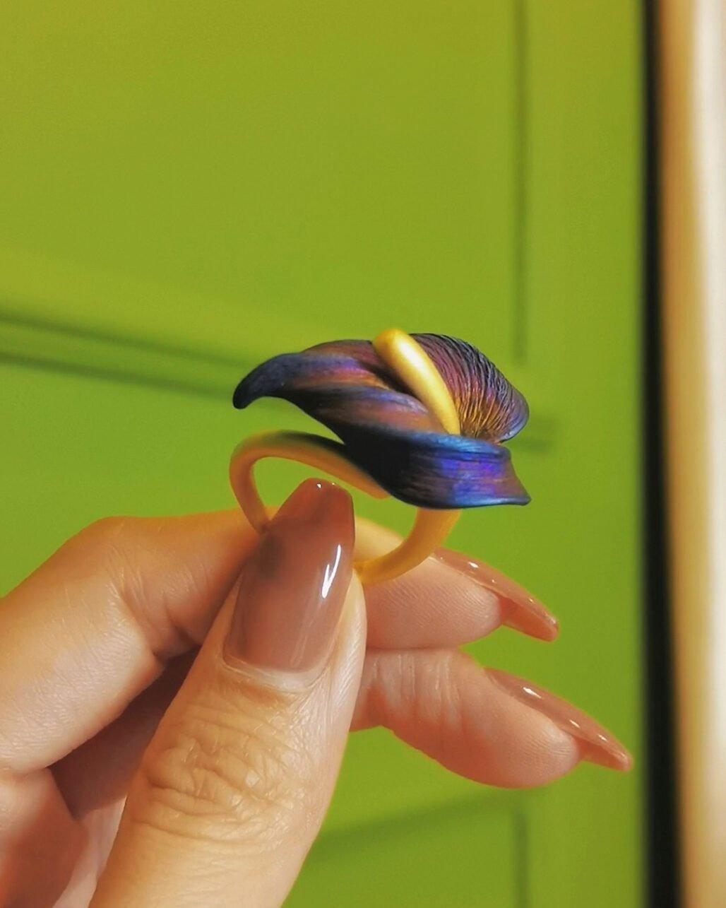 Indigo Gold Phoenix Feather Ring - Color Changing German Craft (Blue to Purple)