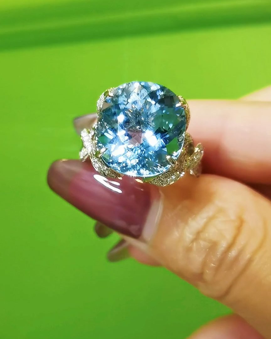 Santa Maria Aquamarine Ring - 9.55ct Vivid Blue Cushion Cut (Ribbon Design)