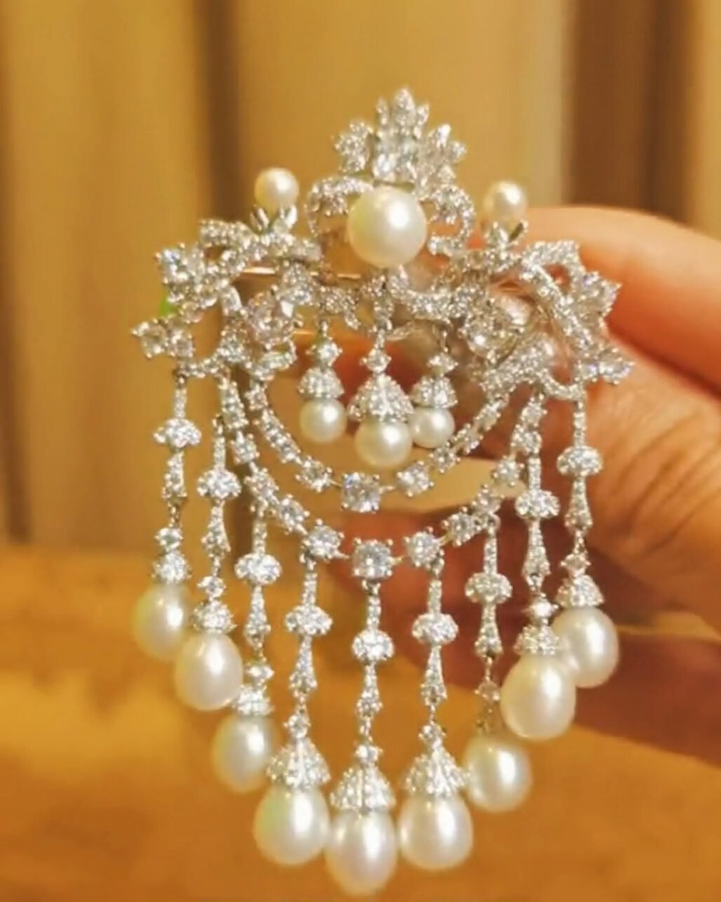 Edwardian Tassel Brooch - Swarovski & Japanese Pearl (Movable Fringe)