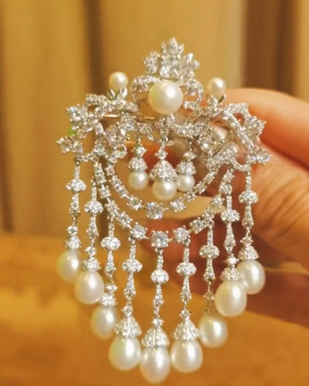 Edwardian Tassel Brooch - Swarovski & Japanese Pearl (Movable Fringe)