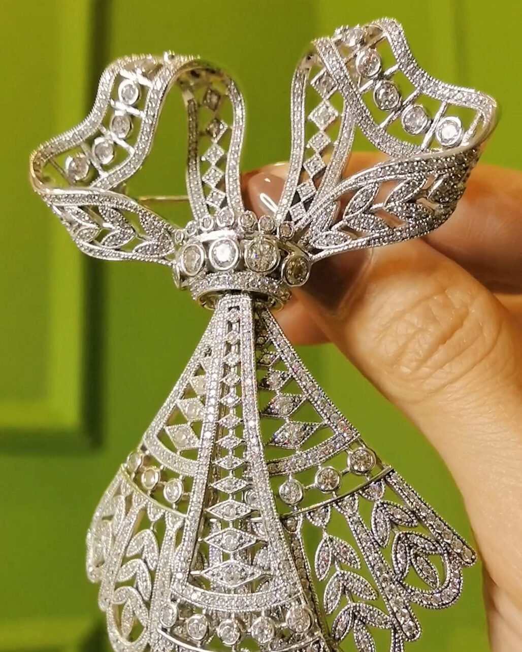 Edwardian Lace Ribbon Tassel Brooch - Vintage Style (Swarovski & Pearl)