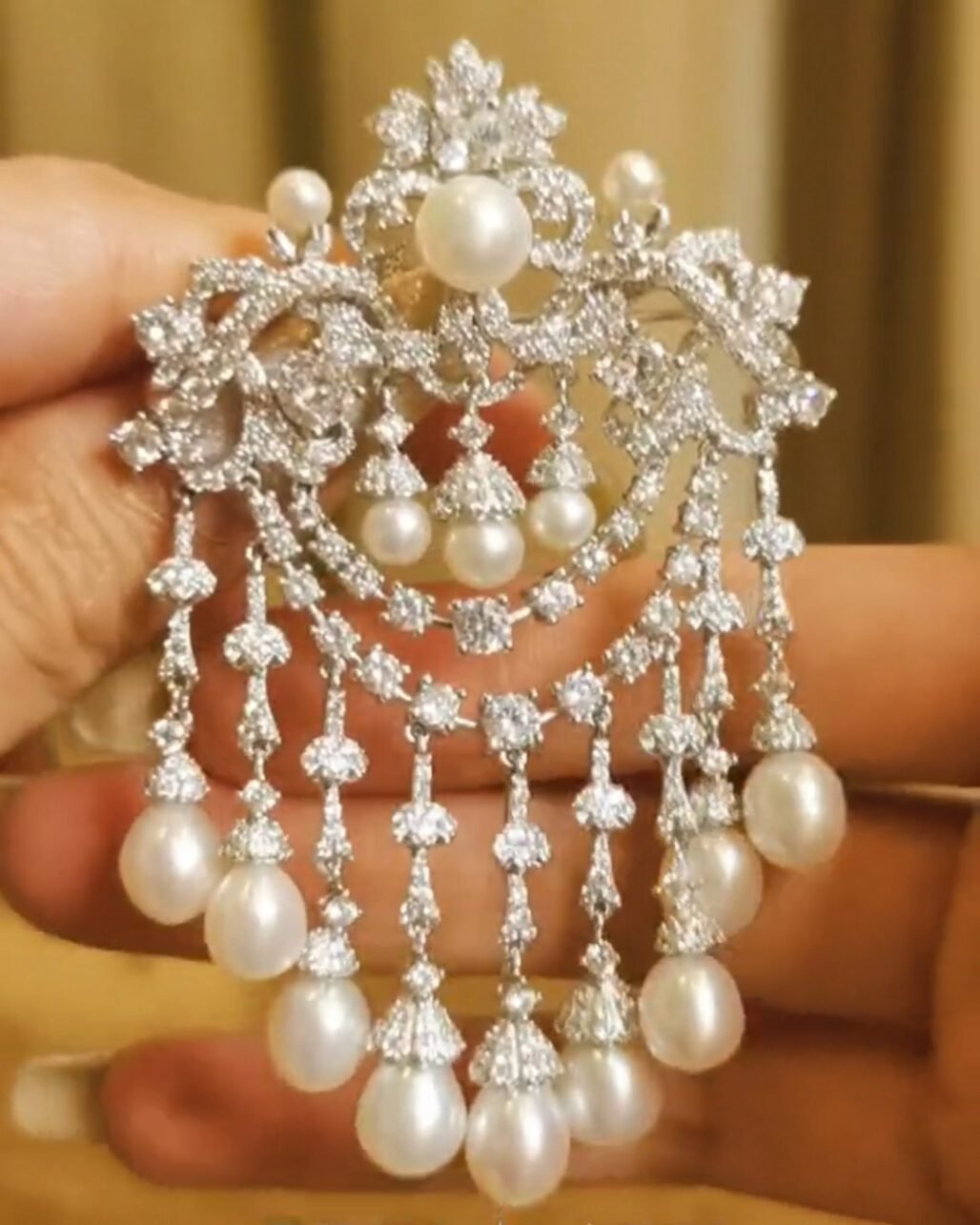 Edwardian Tassel Brooch - Swarovski & Japanese Pearl (Movable Fringe)