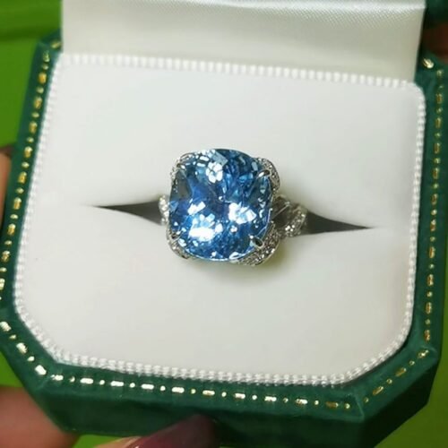 Santa Maria Aquamarine Ring 9.55ct Vivid Blue Ribbon Design