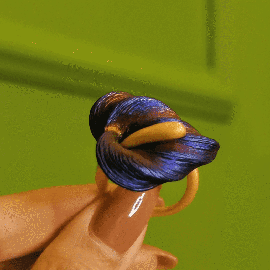 Indigo Gold Tail Feather Ring – A Visual Feast of Elegance and Color