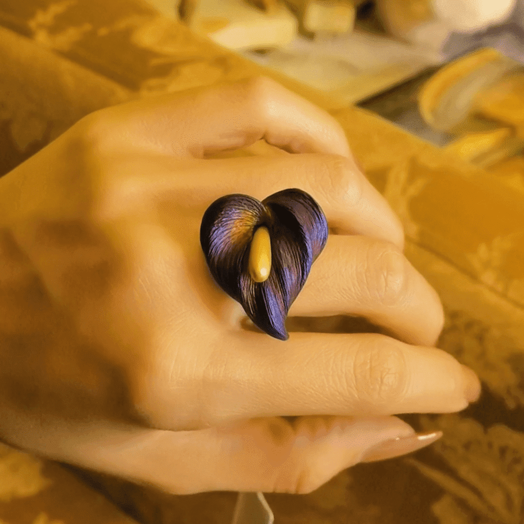 Indigo Gold Tail Feather Ring – A Visual Feast of Elegance and Color
