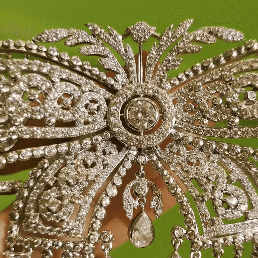 Edwardian-Inspired Diamond Bow Brooch – 18K White Gold with 890 Diamonds