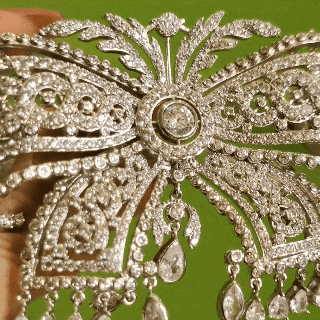 Edwardian-Inspired Diamond Bow Brooch – 18K White Gold with 890 Diamonds