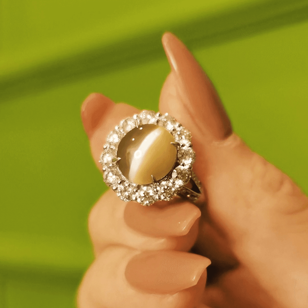 Honey Gold Chrysoberyl Cat’s Eye Ring – Rare Gem of Light and Spirit