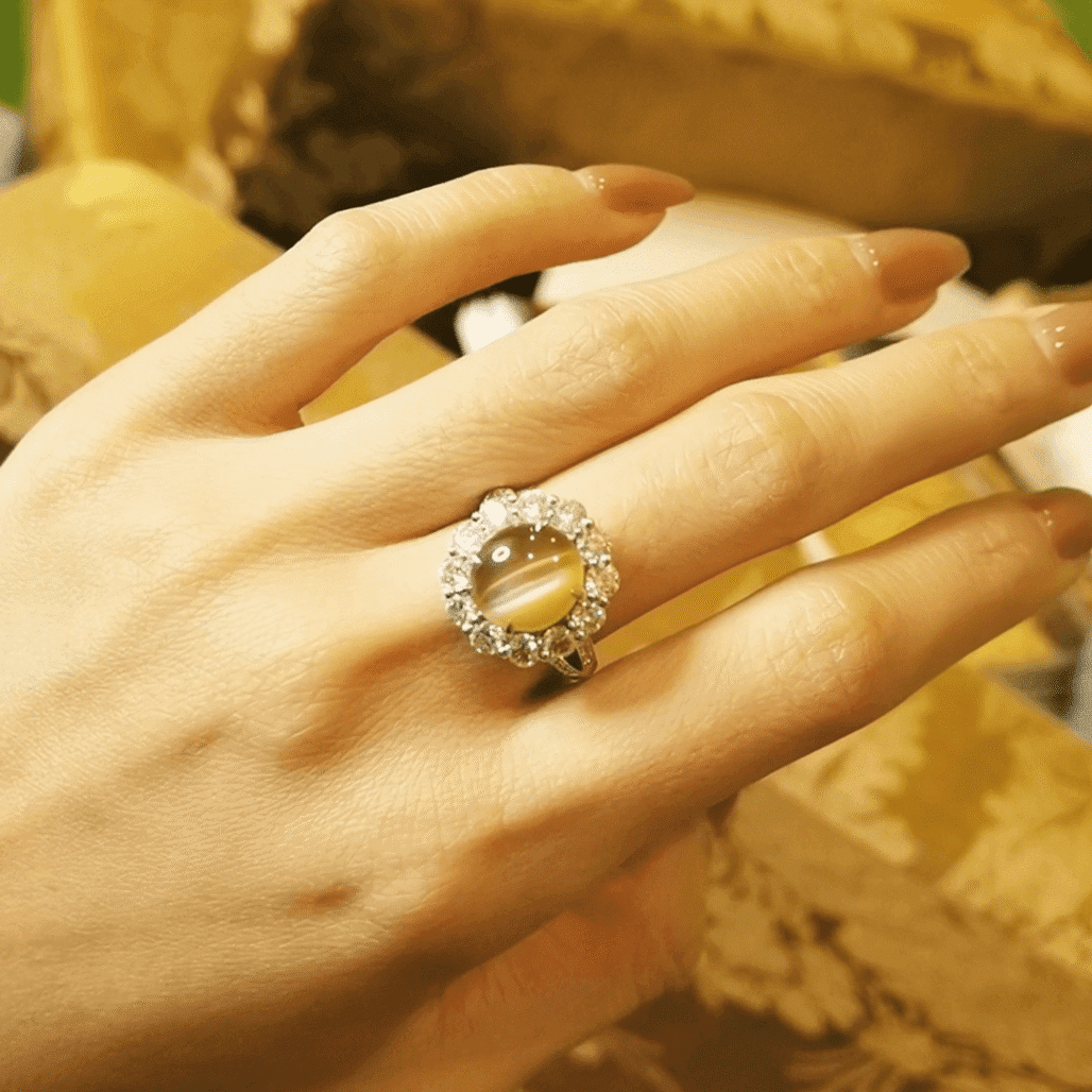 Honey Gold Chrysoberyl Cat’s Eye Ring – Rare Gem of Light and Spirit