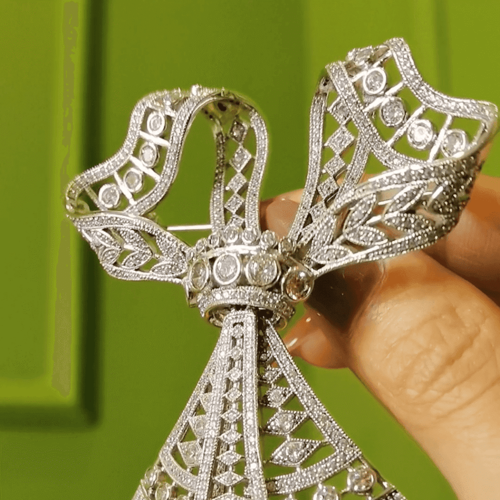 Edwardian Lace Ribbon Brooch – Vintage-Inspired Movable Design in 925 Silver Gilding