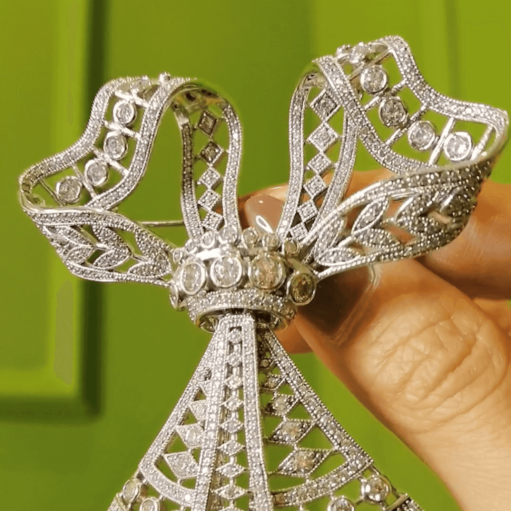 Edwardian Lace Ribbon Brooch – Vintage-Inspired Movable Design in 925 Silver Gilding