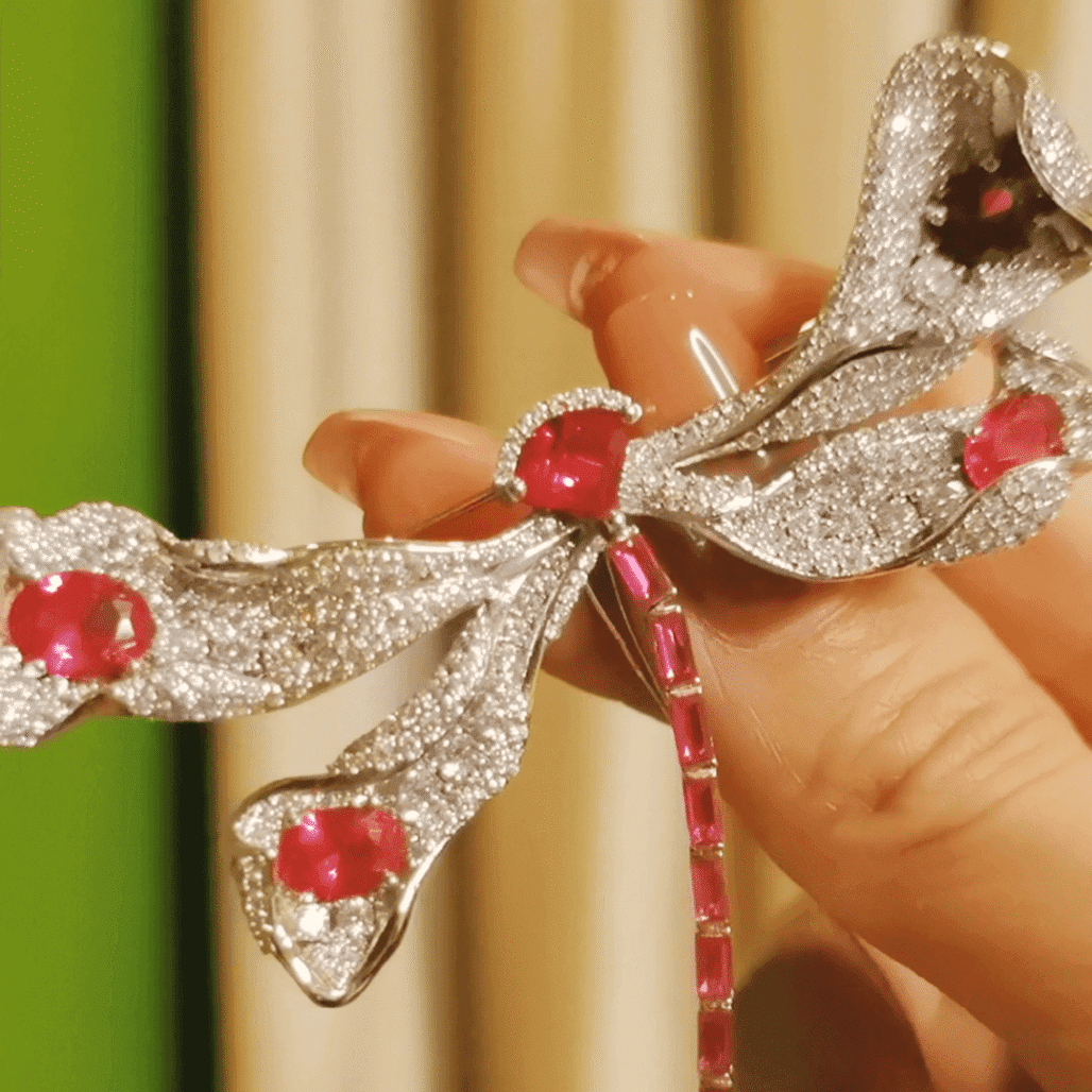 Nature-Inspired Dragonfly Brooch: The Art of Grace and Freedom