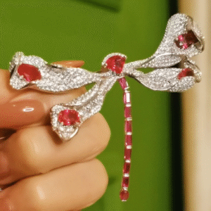 Nature-Inspired Dragonfly Brooch: The Art of Grace and Freedom