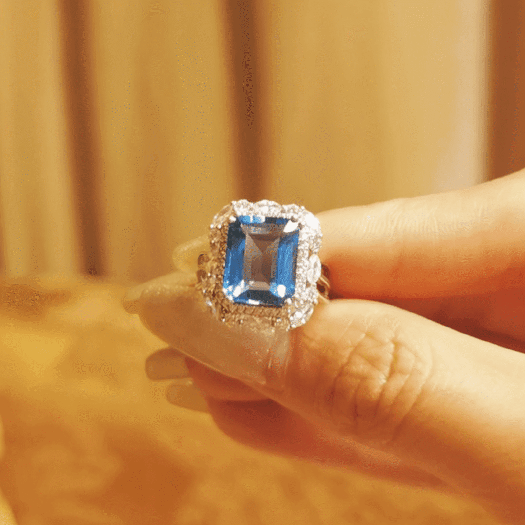 PERLA ART Blue Topaz Cocktail Ring – Redefining Affordable Luxury with Exquisite Craftsmanship