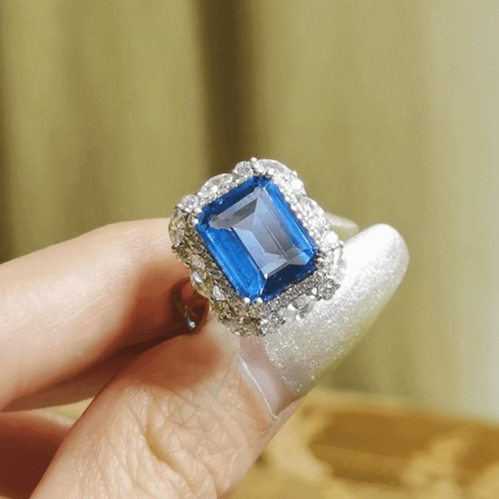 PERLA ART Blue Topaz Cocktail Ring – Redefining Affordable Luxury with Exquisite Craftsmanship