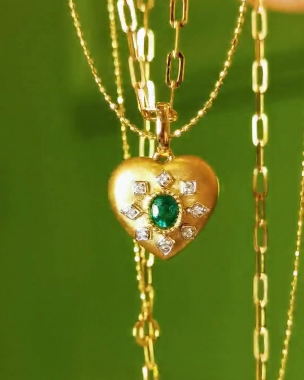 18k Gold Emerald Heart Safety Pin Brooch - Diamond Accents (Trendy Style)