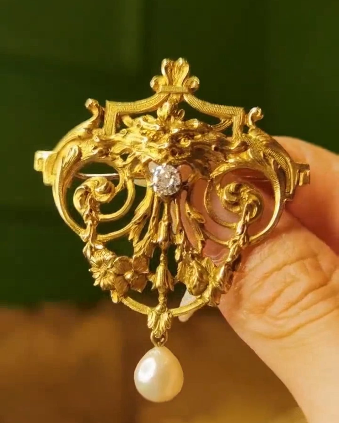 Art Nouveau Lion Head Brooch - 1880s French Antique (18k Gold & Diamond)