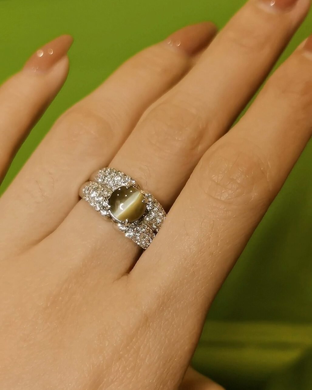 Honey Gold Chrysoberyl Cat's Eye Ring - PT900 Platinum Japanese Setting (Investment Grade)