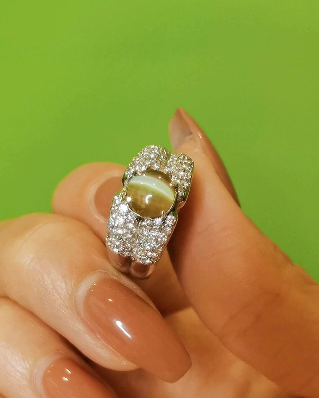 Honey Gold Chrysoberyl Cat's Eye Ring - PT900 Platinum Japanese Setting (Investment Grade)