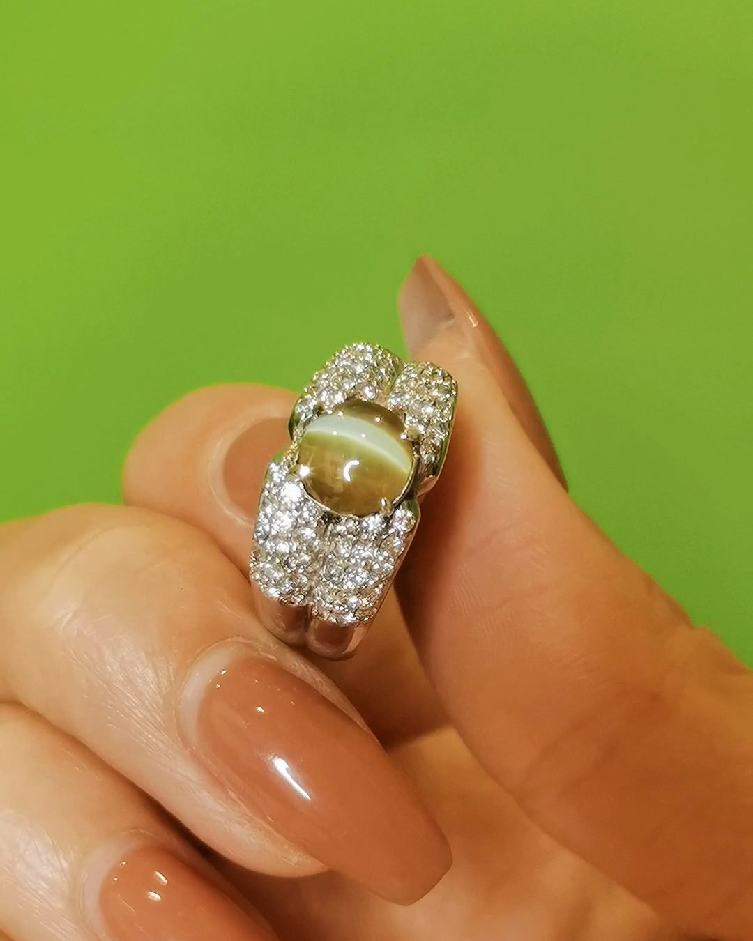 Honey Gold Chrysoberyl Cat's Eye Ring - PT900 Platinum Japanese Setting (Investment Grade)