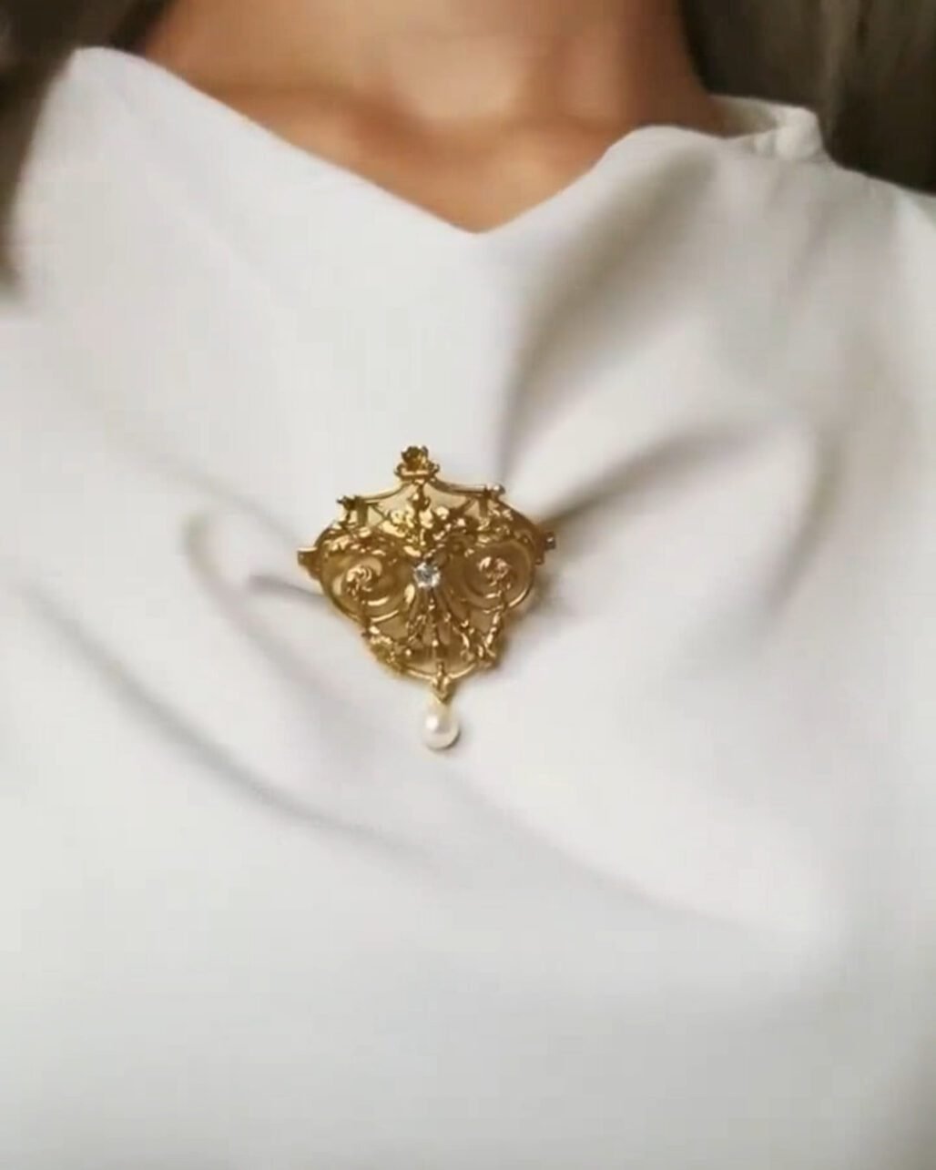 新艺术风格狮头胸针 - 1880 年代法国古董（18k 金镶钻）