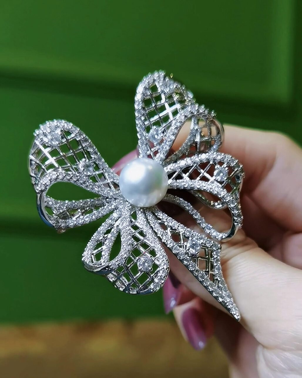 Victorian Lace Ribbon Brooch - Blue-Silver South Sea Pearl (Convertible Pendant)