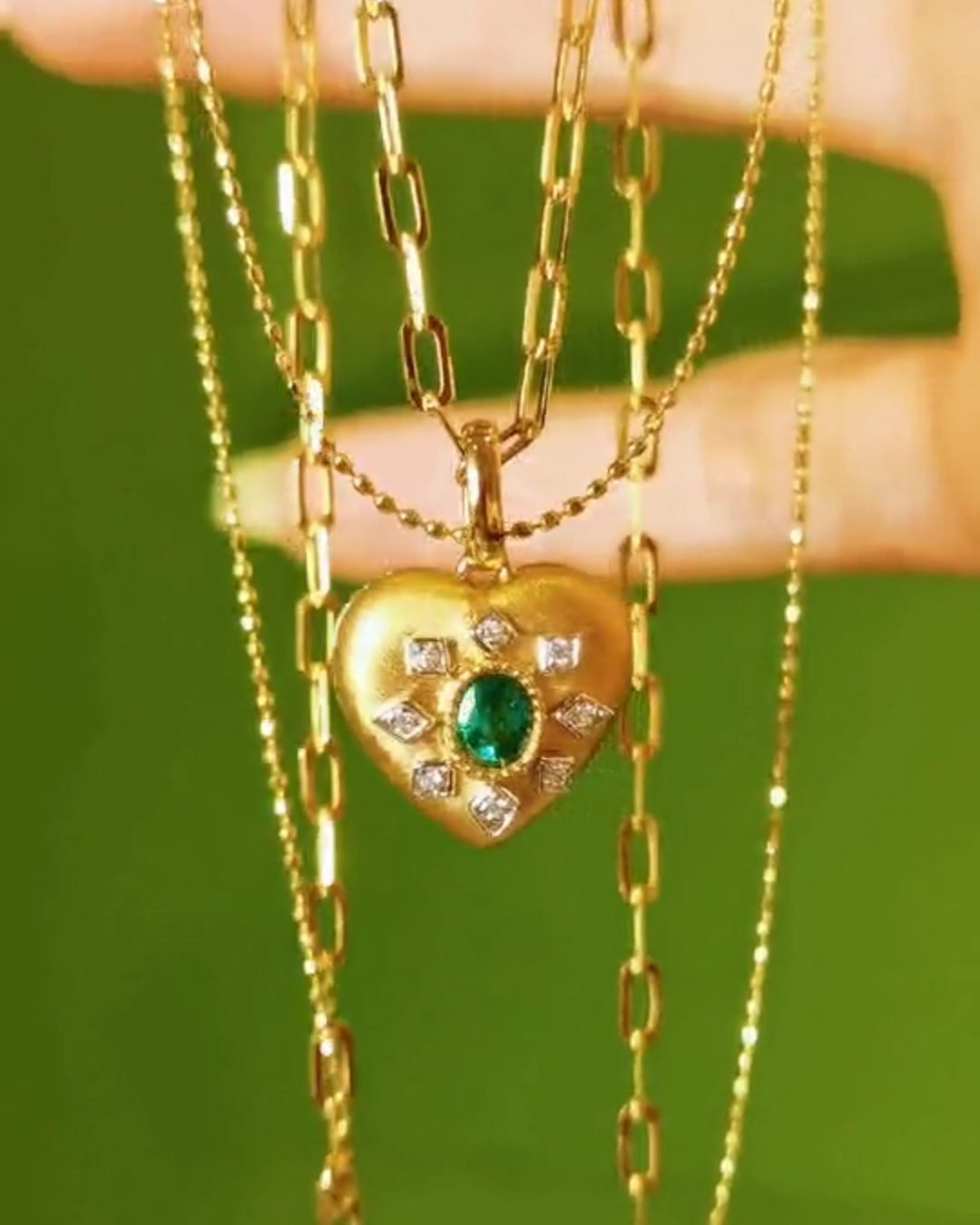 18k Gold Emerald Heart Safety Pin Brooch - Diamond Accents (Trendy Style)