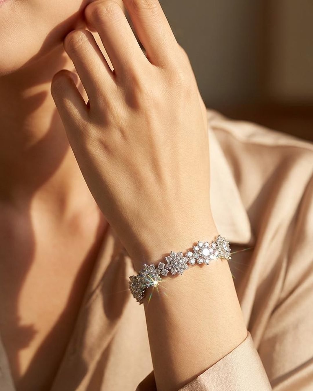Flower Star Burst Tennis Bracelet - 80pt High Carbon Flower Design