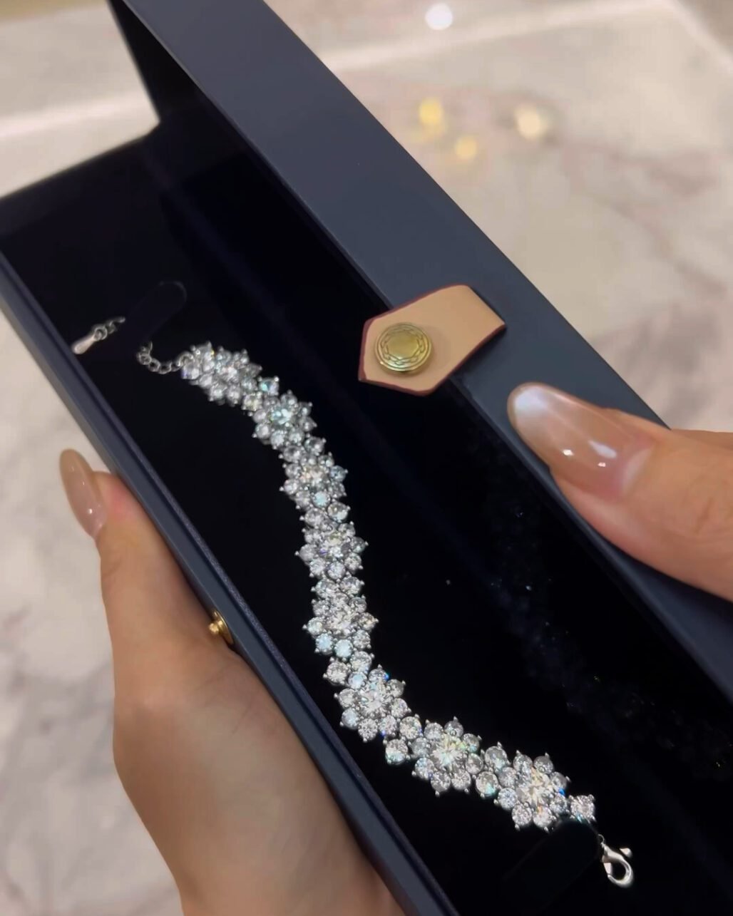 Flower Star Burst Tennis Bracelet - 80pt High Carbon Flower Design